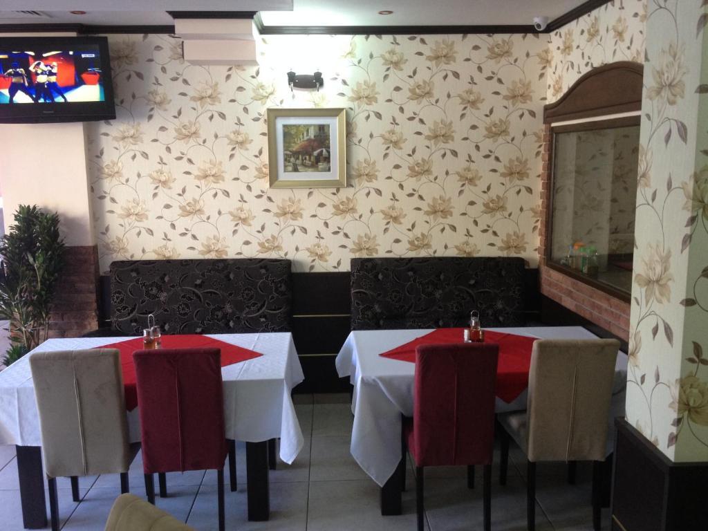 Hotel Elena Veliko Tărnovo Exteriör bild