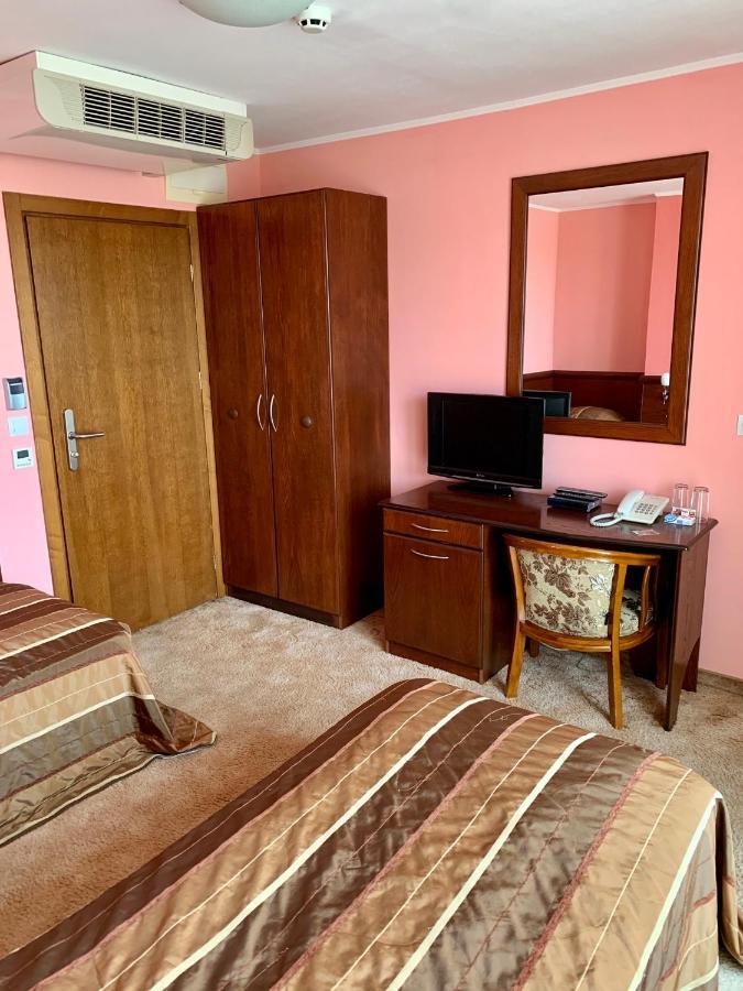 Hotel Elena Veliko Tărnovo Exteriör bild