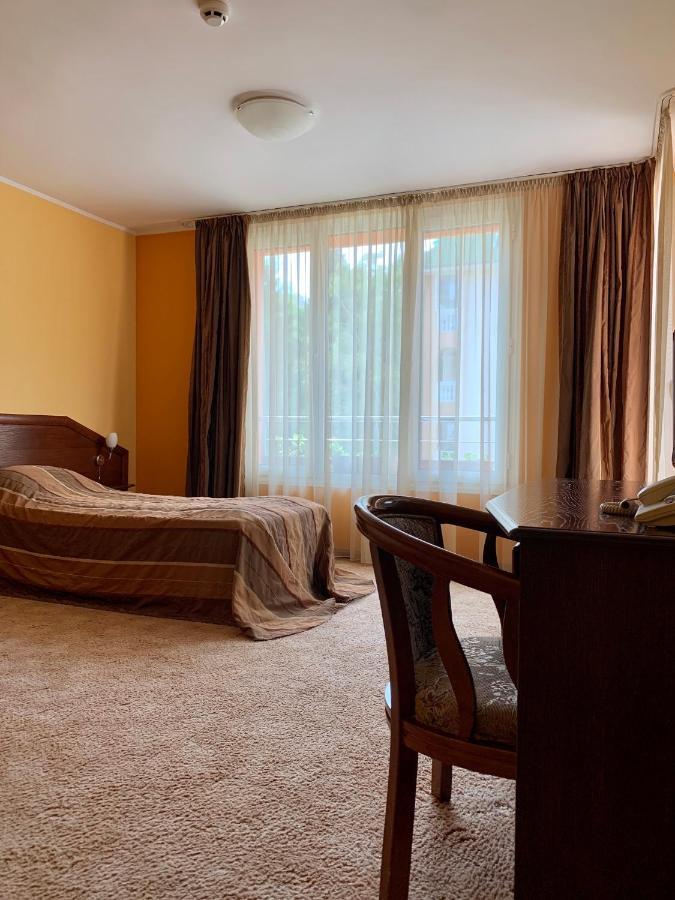Hotel Elena Veliko Tărnovo Exteriör bild