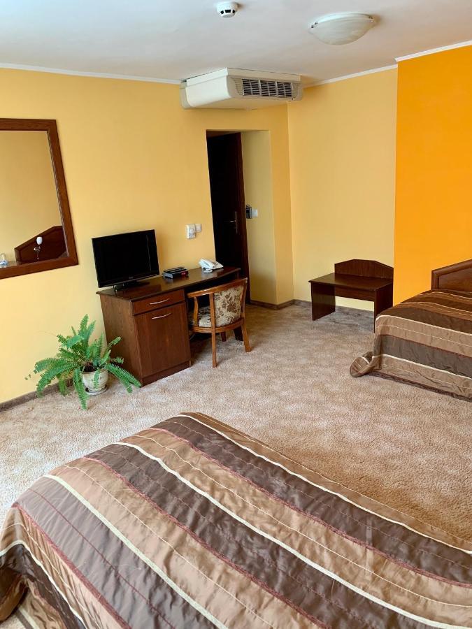 Hotel Elena Veliko Tărnovo Exteriör bild
