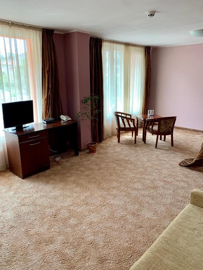 Hotel Elena Veliko Tărnovo Exteriör bild
